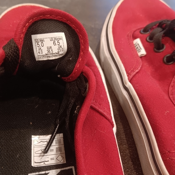 Kids Vans off the wall. Red - Picture 3 of 3